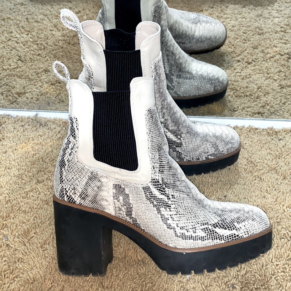 Chinese Laundry Good Day Boots
